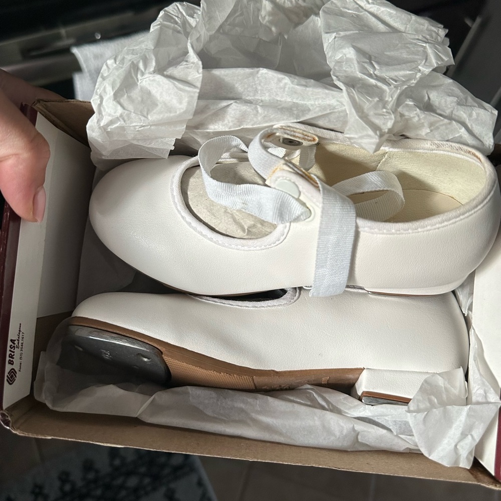 So Danca Toddler white tap shoes size 11